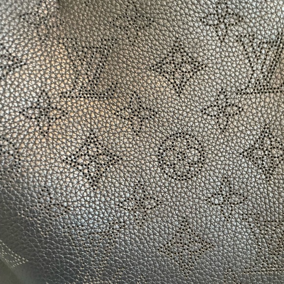 Louis Vuitton Black Bella Tote - Picture 3 of 15